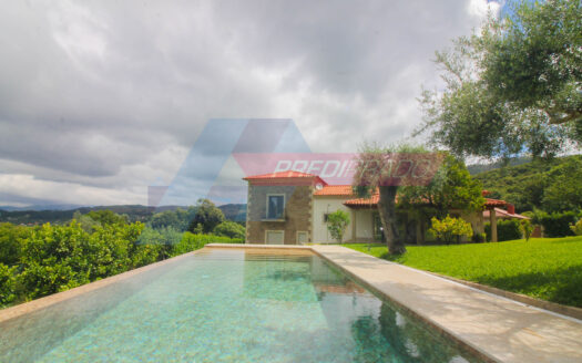 Luxuosa moradia de luxo T4 nova com piscina – Ponte de Lima!